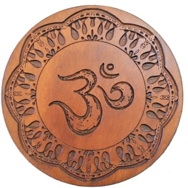 Símbolo OM en madera